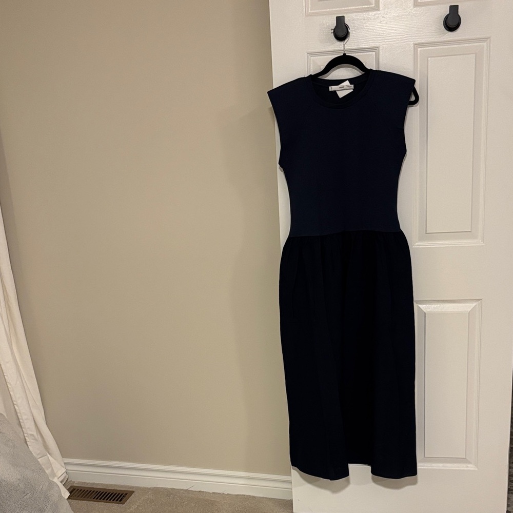 Chic Black Sleeveless Maxi Dress